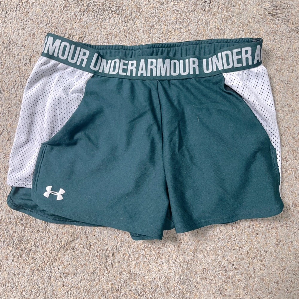 Under Armour Large training shorts with pockets